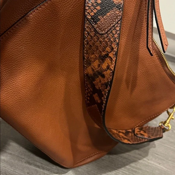 Banana Republic Leather Shoulder Bag - Picture 12 of 12